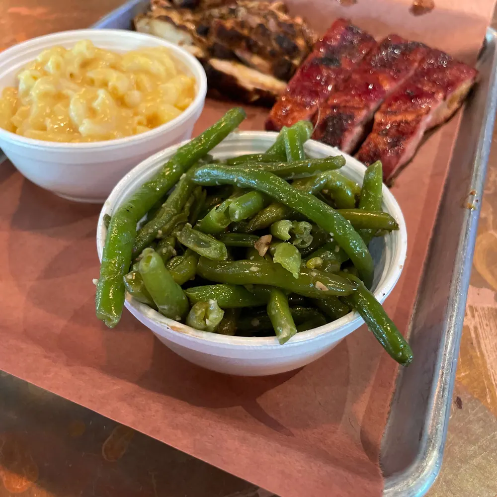 A bowl of green beans by the ribs